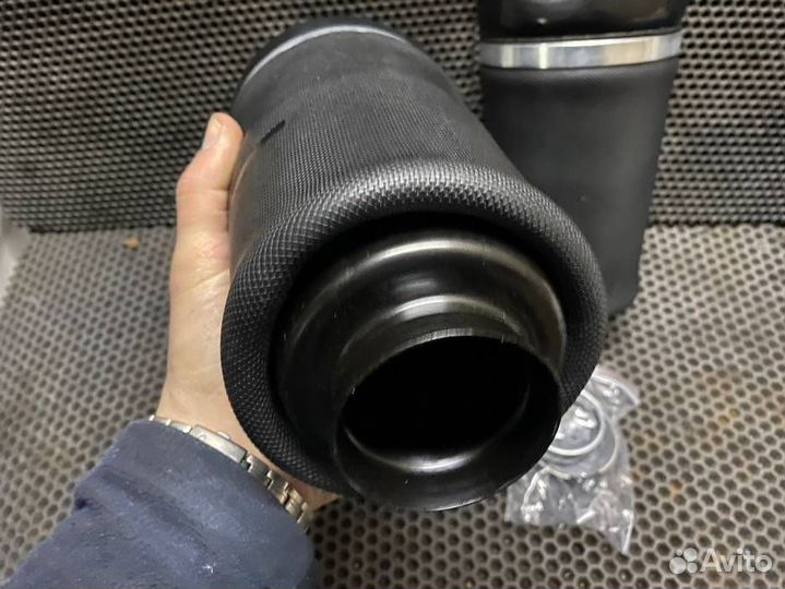 Пepeдний пнeвмoбаллoн Mеrсеdеs ML GL 164