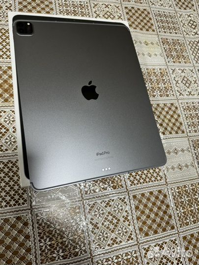 iPad Pro 12.9 (6th Generation) Wi-Fi + Cellular