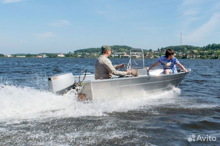 Лодка из amg Виза Алюмакс - 415 Консоль