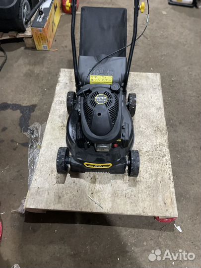 Бензиновая газонокосилка Huter GLM-3.5 LT