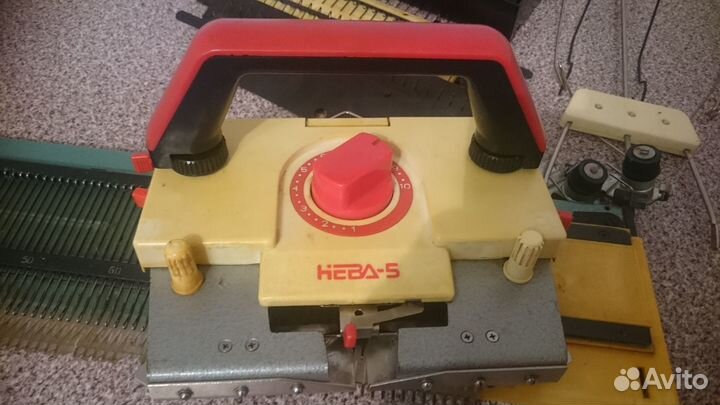 Вязальная машинка Нева-5