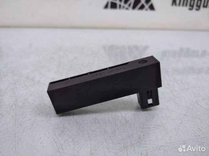 Антенна задняя правая Volvo S90 2 D4 Дорестайлинг