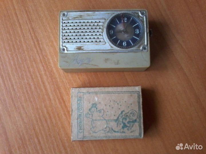 Часы-будильник Луч