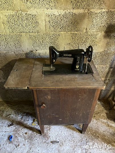 Швейная машинка knoch