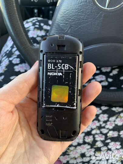 Кнопочный мобильный телефон Nokia