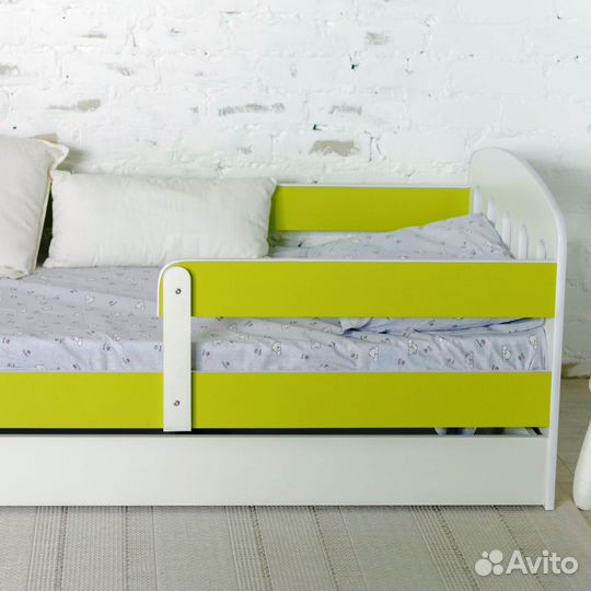 Кровать с бортиком