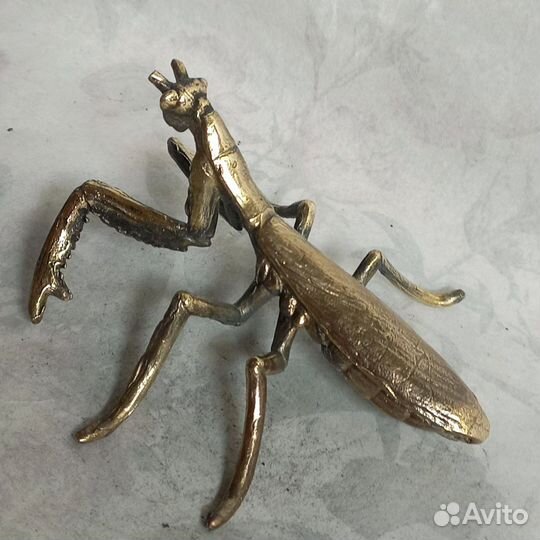 Бронзовая статуэтка большой богомол. Литьё