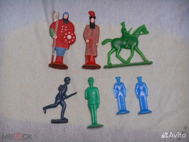 Игрушки солдатики самолеты колобок разные