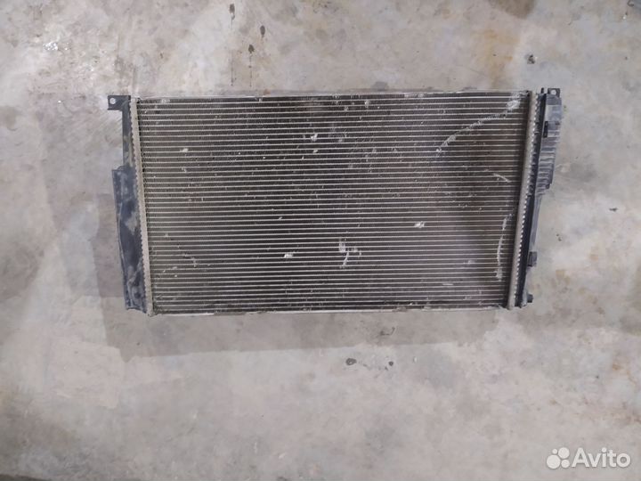 Радиатор охлаждения двигателя BMW 320d