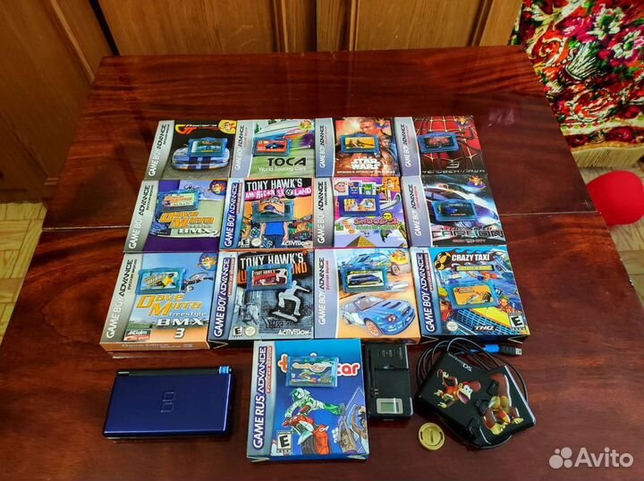 Nintendo DS Lite + игры 11 штук + зарядка и чехол