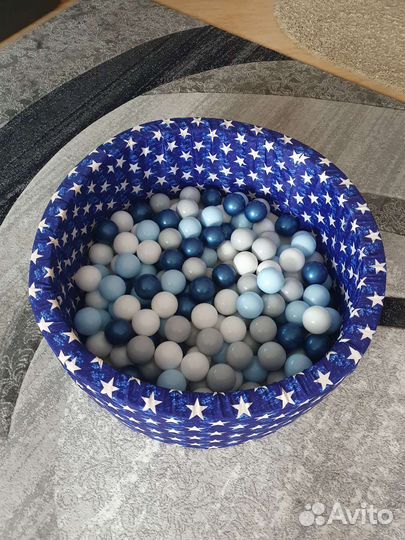 Сухой бассейн с шариками