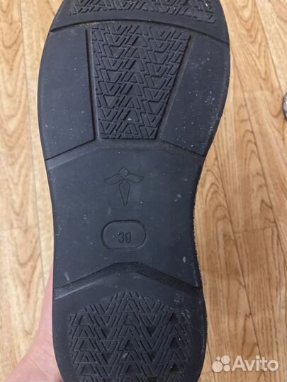 Кроссовки женские 39 размер