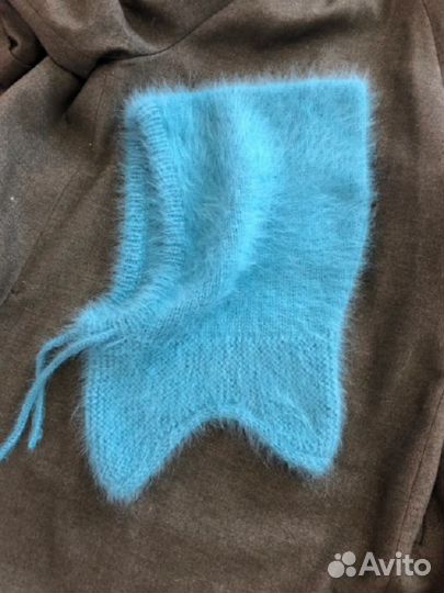 Красный вязаный капюшон из шерсти Ангора