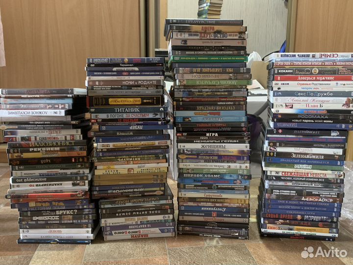 Около 300 дисков. Двд с фильмами, мульт и музыкой