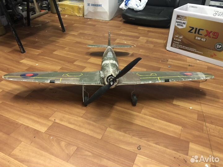 Модель самолета радиоуправляемая