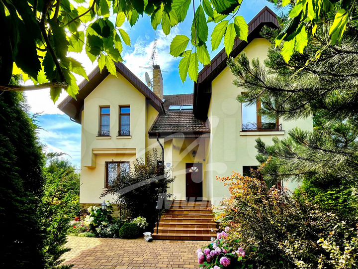 Коттедж 350 м² на участке 15 сот.