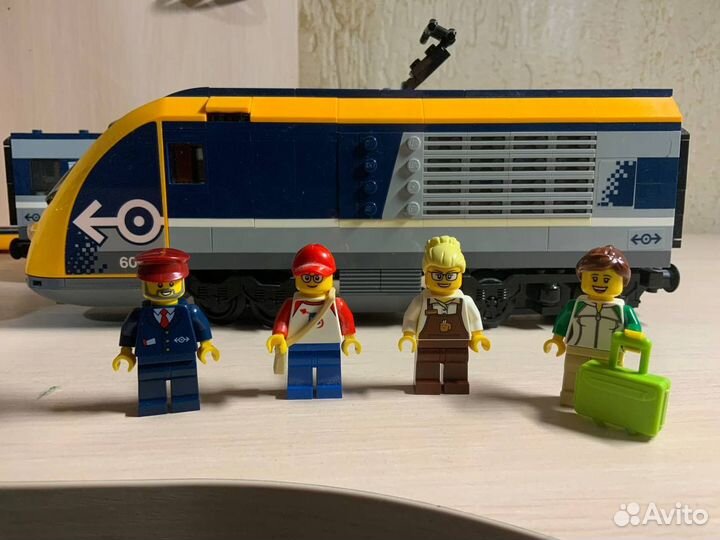Lego City 60197 с дополнительными рельсами