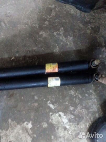 Задние Стойки Амортизаторы.Ниссан Кашкай. 08 г
