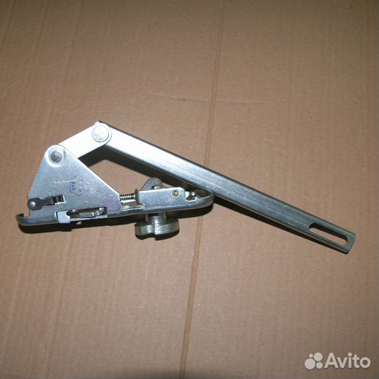 Замок двери камаз внутренний нового образца правый