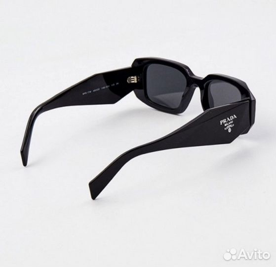 Солнцезащитные очки Prada