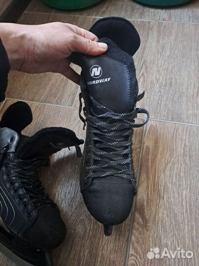 Коньки хоккейные