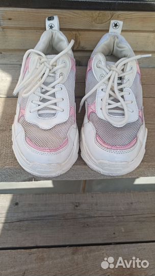 Женские кроссовки