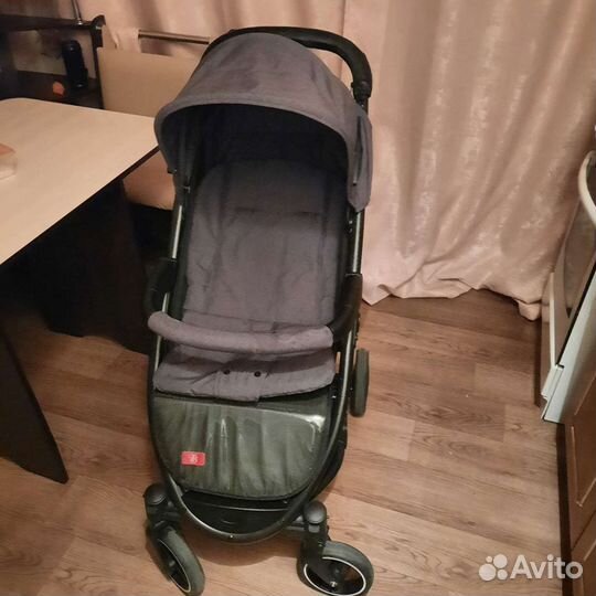 Прогулочная коляска новая