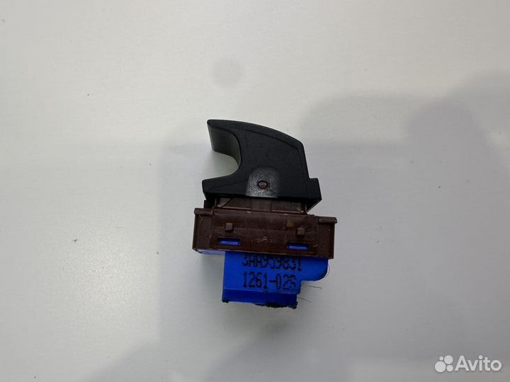 Кнопка открывания багажника VW Passat B7