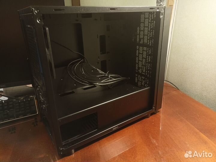 Игровой корпус для пк Thermaltake Versa H18