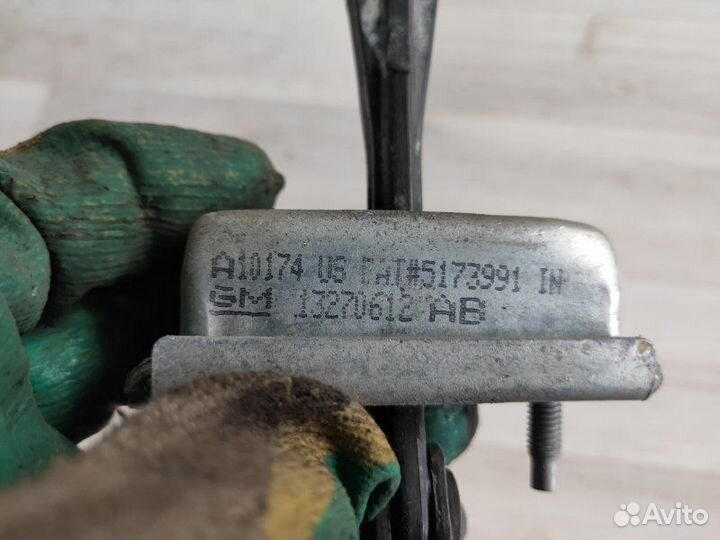 Ограничитель двери задний левый Opel Astra J 2010