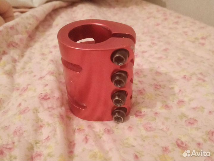 Зажим на трюковой самокат