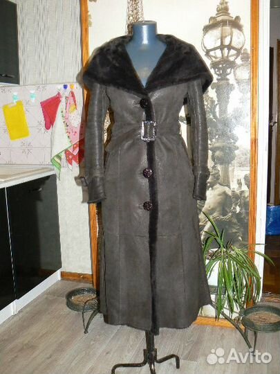 Дубленка натуральная с капюшоном XS