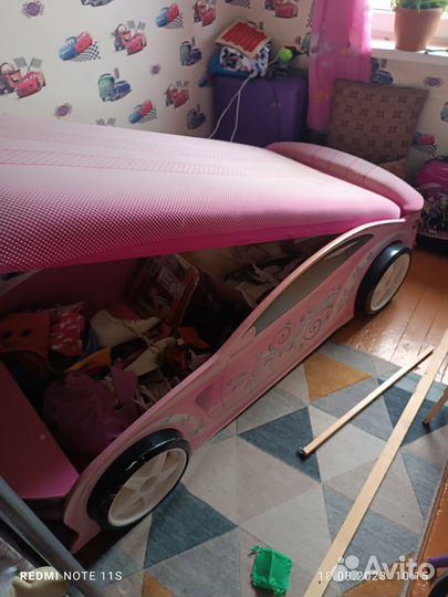 Детская кровать машина