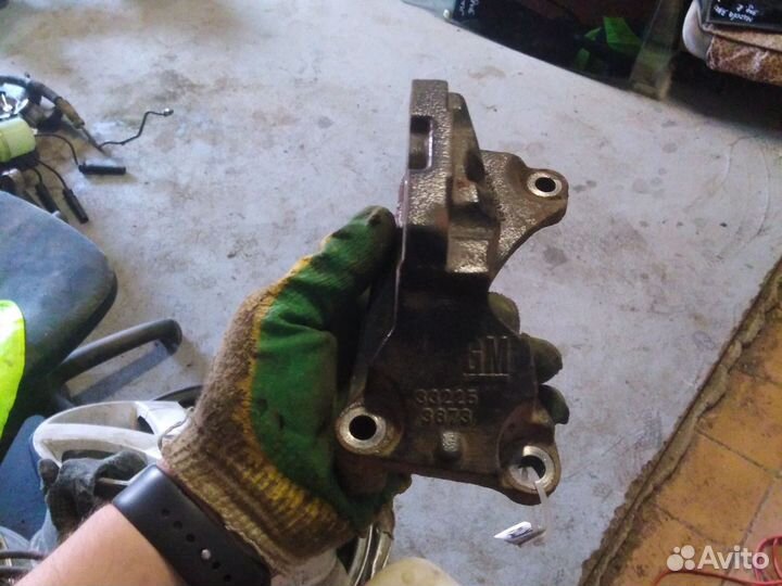 Кронштейн двигателя Opel Astra H