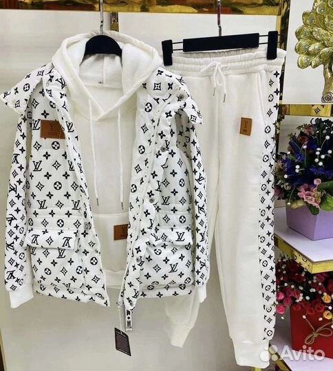 Утепленный женский спортивный костюм