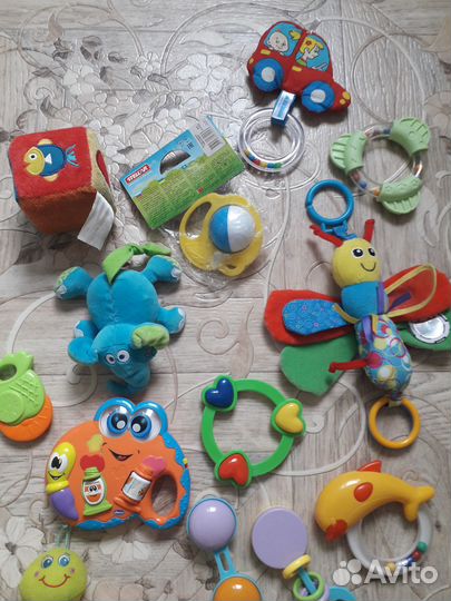 Игрушки развивающие, погремушки