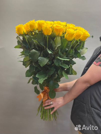 Роза лимонная летняя. Солнечнй букет роз