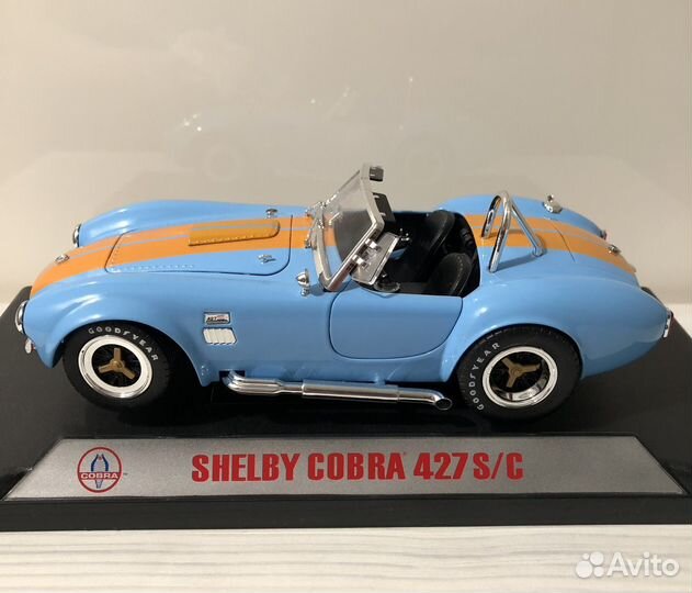 Модель автомобиля Shelby Cobra 427 S/C 1:18