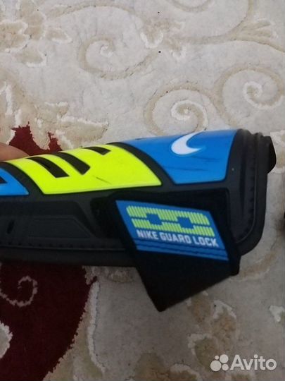 Щитки футбольные