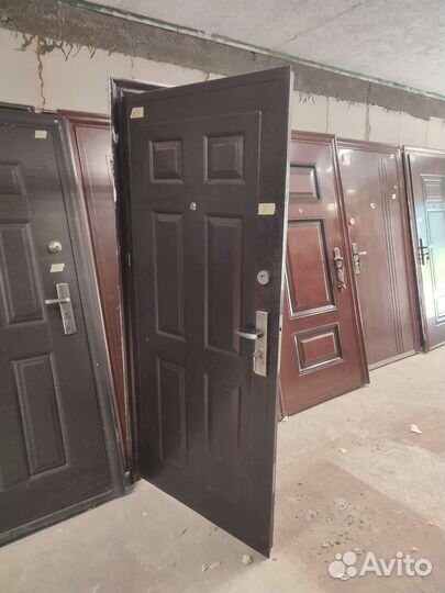 Металлические двери б/у