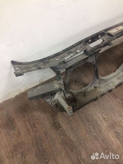 Рамка радиатора Audi A6 4B2