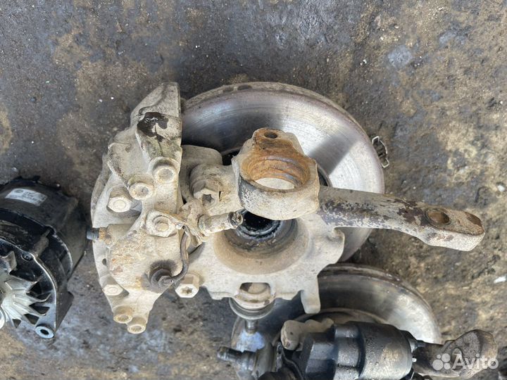 Фольксваген транспортер т4 кулаки передние