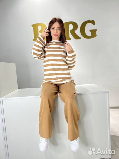 Костюм женский теплый вязаный