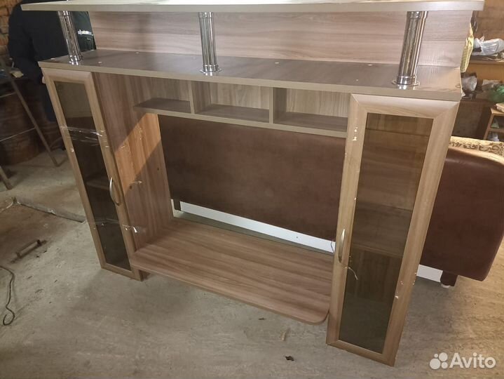 Стенка, холодильник, диван