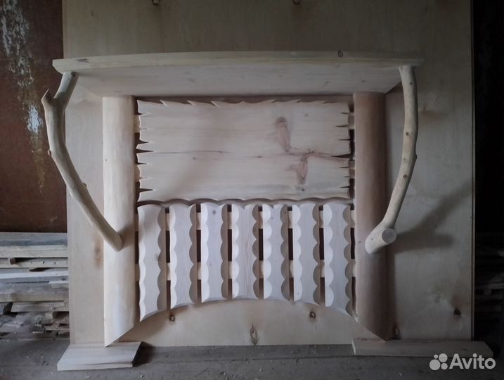 Вешалка деревянная для одежды настенная