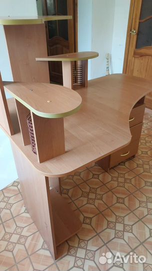 Компьютерный стол