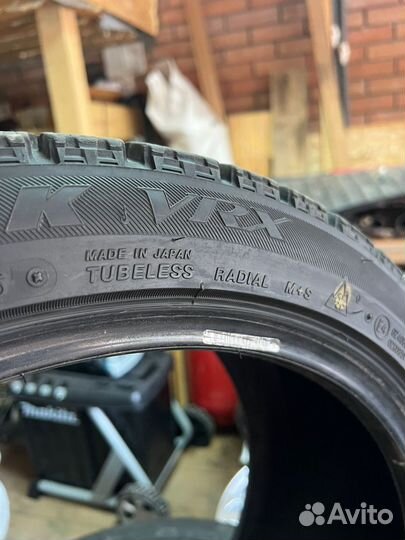 Bridgestone Blizzak VRX 245/40 R18