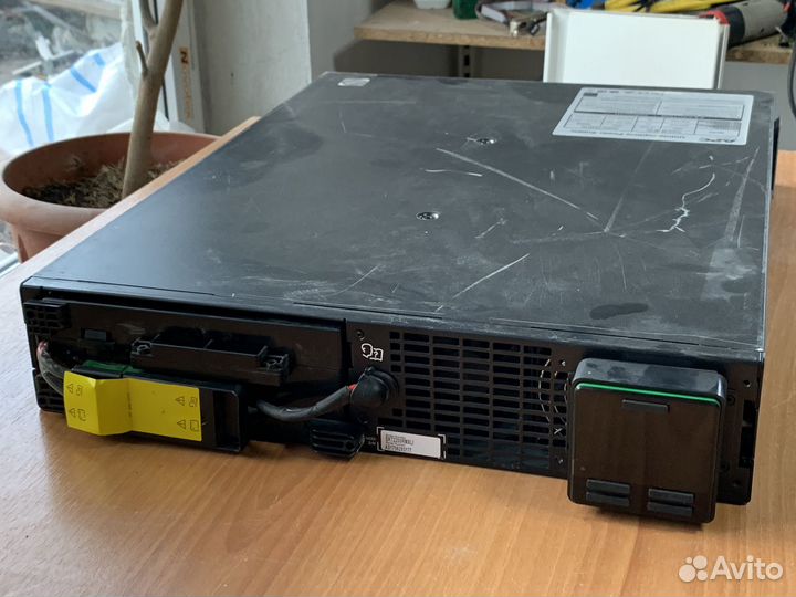 Источник бесперебойного питания APC 2200VA