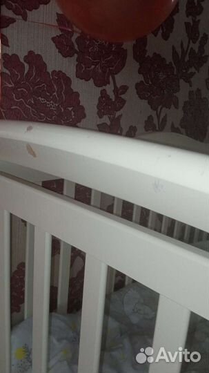Детская кроватка с маятником