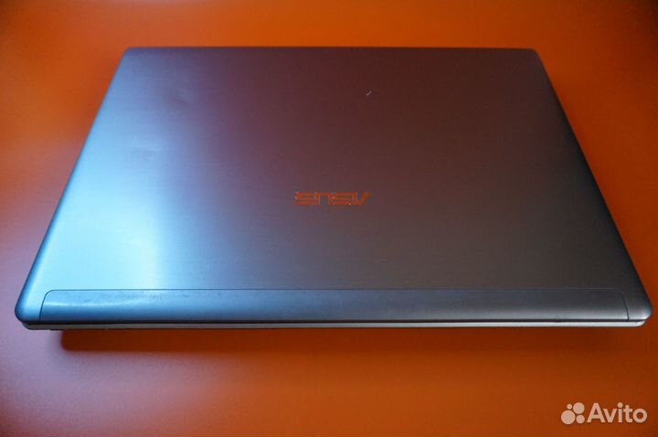 Ноутбук asus в хорошем состоянии